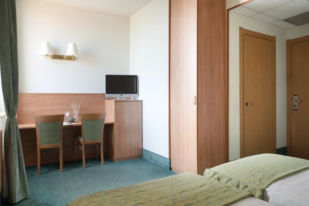 Hotel Re